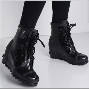 Sorel Joan of arc wedge rain boots size 9 NEW never worn - w/o box - waterproof